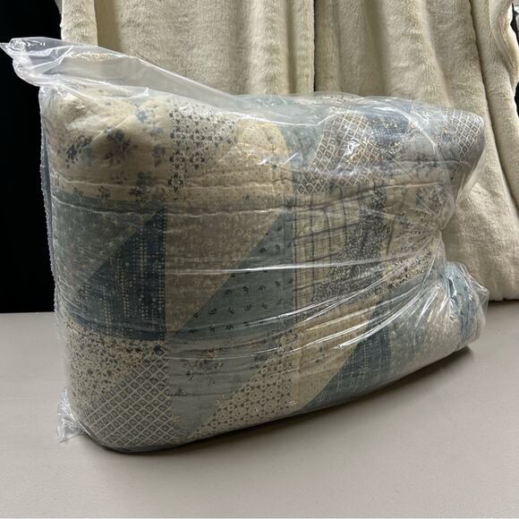 Pottery Barn Ellis Reversible Quilt Bedding Blue Beige Patchwork King Cal NEW - Picture 5 of 7